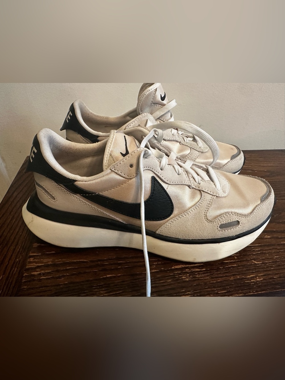 Nike Women Beige and Black Swoosh Runner